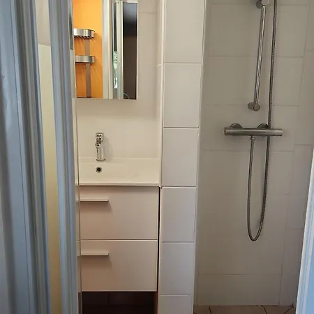 Apartment T2 Avec Terrasse Jardin Et Parking Prive, A 2 Minutes Du Centre !