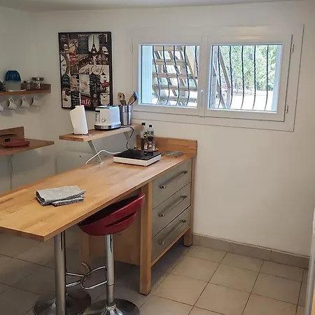 T2 Avec Terrasse Jardin Et Parking Prive, A 2 Minutes Du Centre ! Apartment