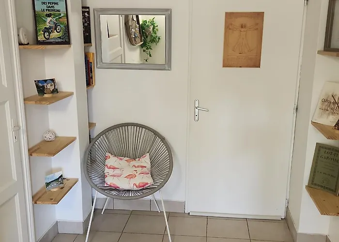 T2 Avec Terrasse Jardin Et Parking Prive, A 2 Minutes Du Centre ! *